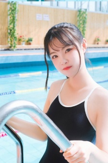 校花超短裙高清图片